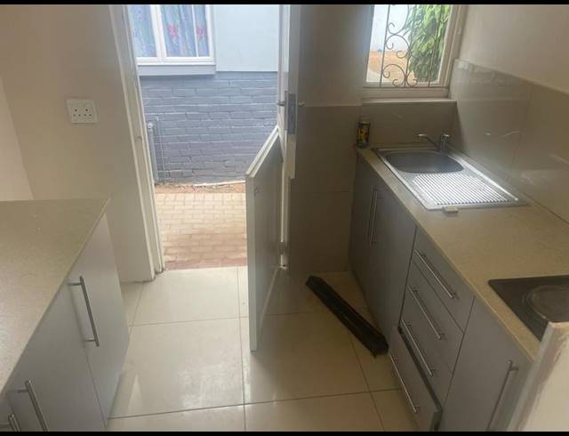 1 BEDROOM PROPERTY TO RENT IN MANOR GARDENS